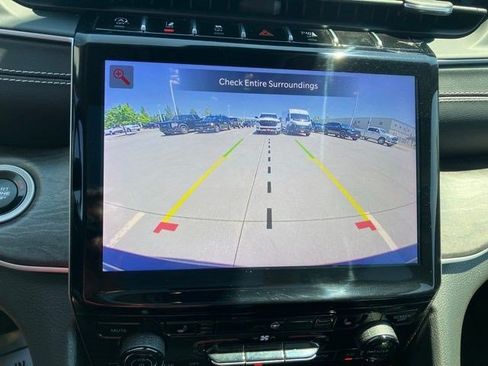 Certified 2023 Jeep Grand Cherokee Limited w/ Black Appearance Package AWD/4WD image 15
