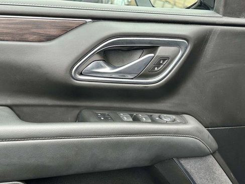 Used 2023 Chevrolet Suburban LT image 13