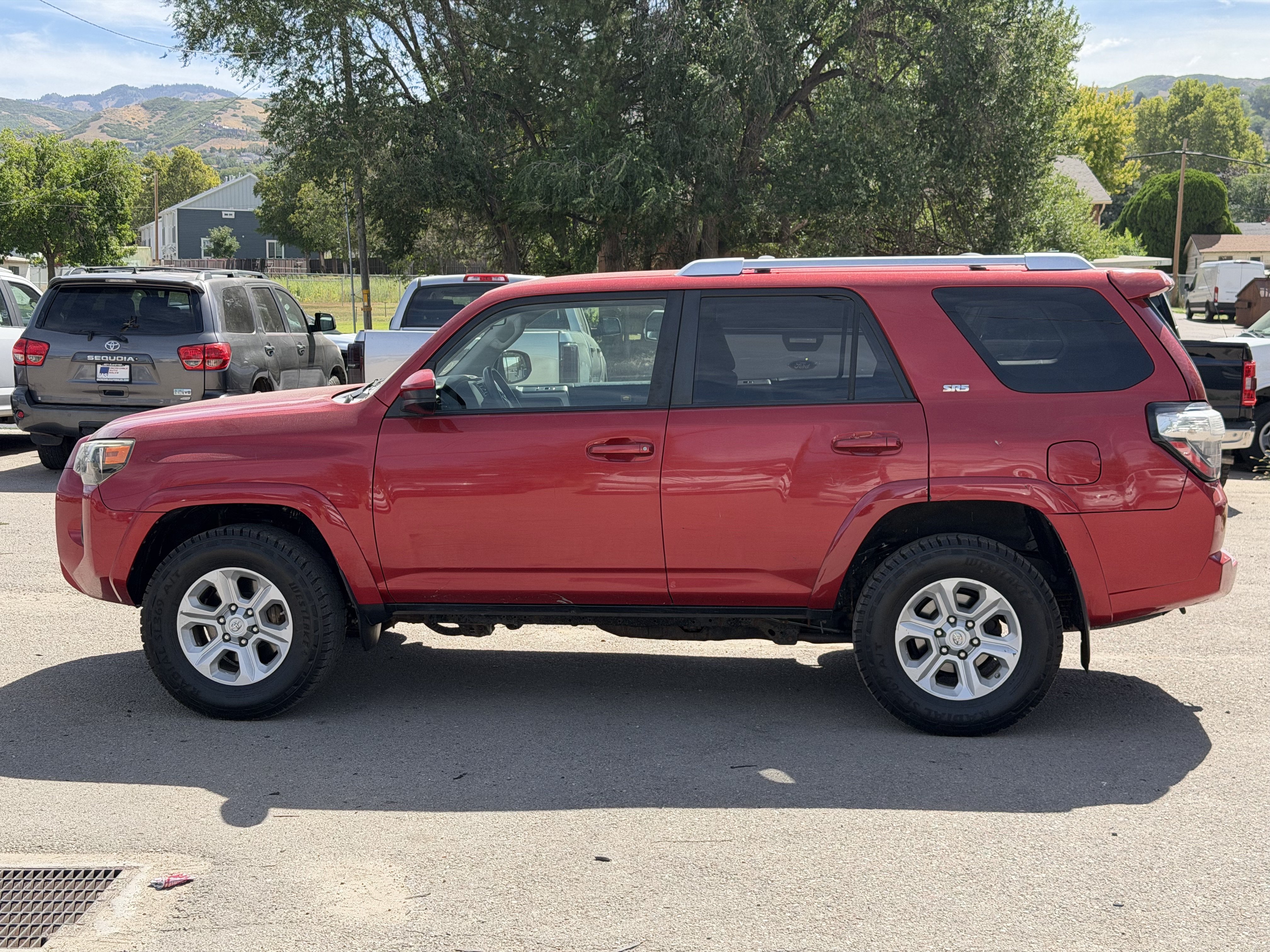 Used 2016 Toyota 4Runner SR5 AWD/4WD image 3