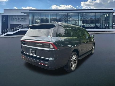 New 2026 Lincoln Navigator L Premier AWD/4WD image 9