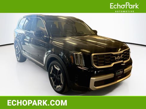 Used 2025 Kia Telluride S AWD/4WD image 1