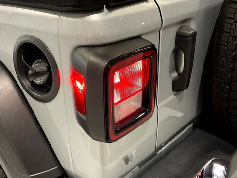 Used 2022 Jeep Wrangler Sport AWD/4WD image 21