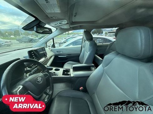 Used 2023 Toyota Sienna XLE FWD image 10