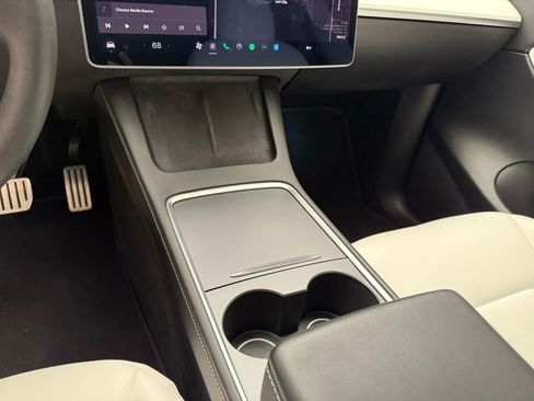 Used 2021 Tesla Model Y Performance image 33