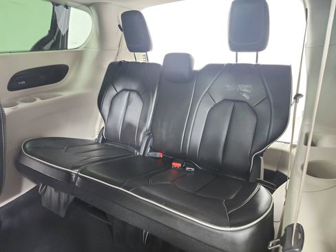 Used 2023 Chrysler Pacifica Limited FWD image 42