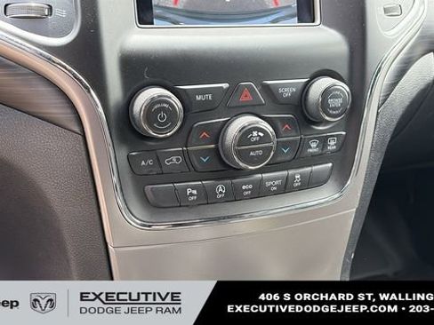 Used 2021 Jeep Grand Cherokee Laredo AWD/4WD image 17
