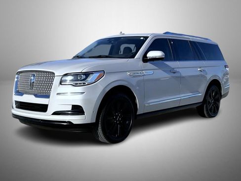 Used 2022 Lincoln Navigator L Reserve image 1