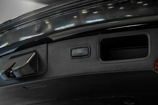 Used 2018 Porsche Macan AWD/4WD image 51