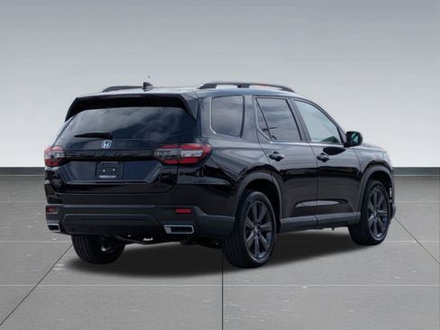 Used 2025 Honda Pilot Sport image 5