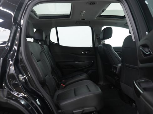 Used 2022 GMC Acadia SLT w/ Preferred Package image 13