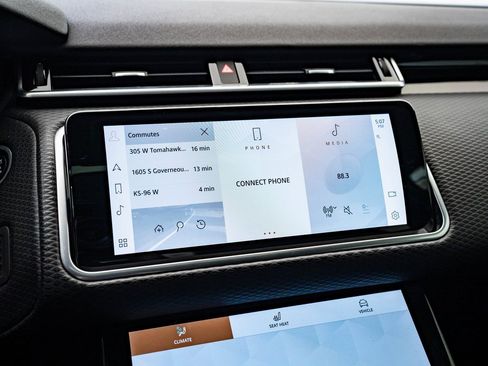 Used 2021 Land Rover Range Rover Velar R-Dynamic S image 33