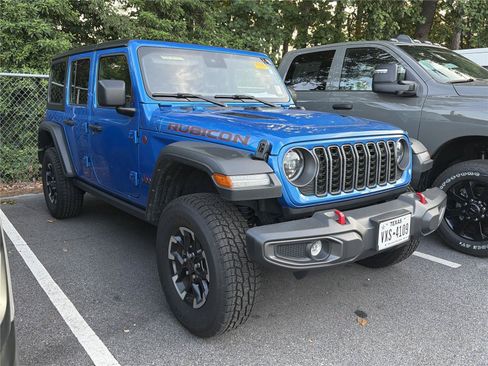 Used 2025 Jeep Wrangler Unlimited Rubicon AWD/4WD image 3