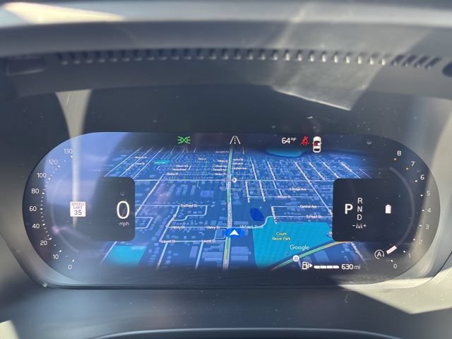 Certified 2025 Volvo XC40 B5 Plus AWD/4WD image 23