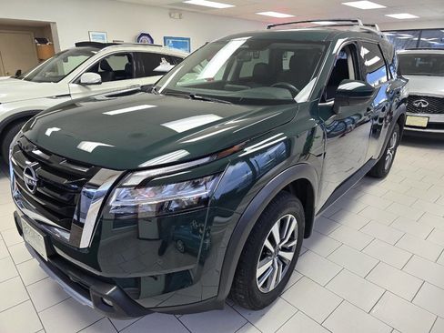 Used 2023 Nissan Pathfinder SL image 1