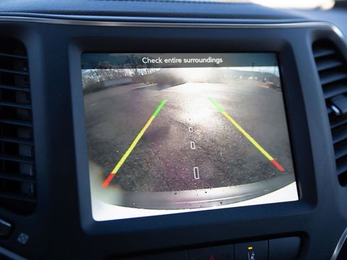 Used 2022 Jeep Cherokee Latitude Lux image 17