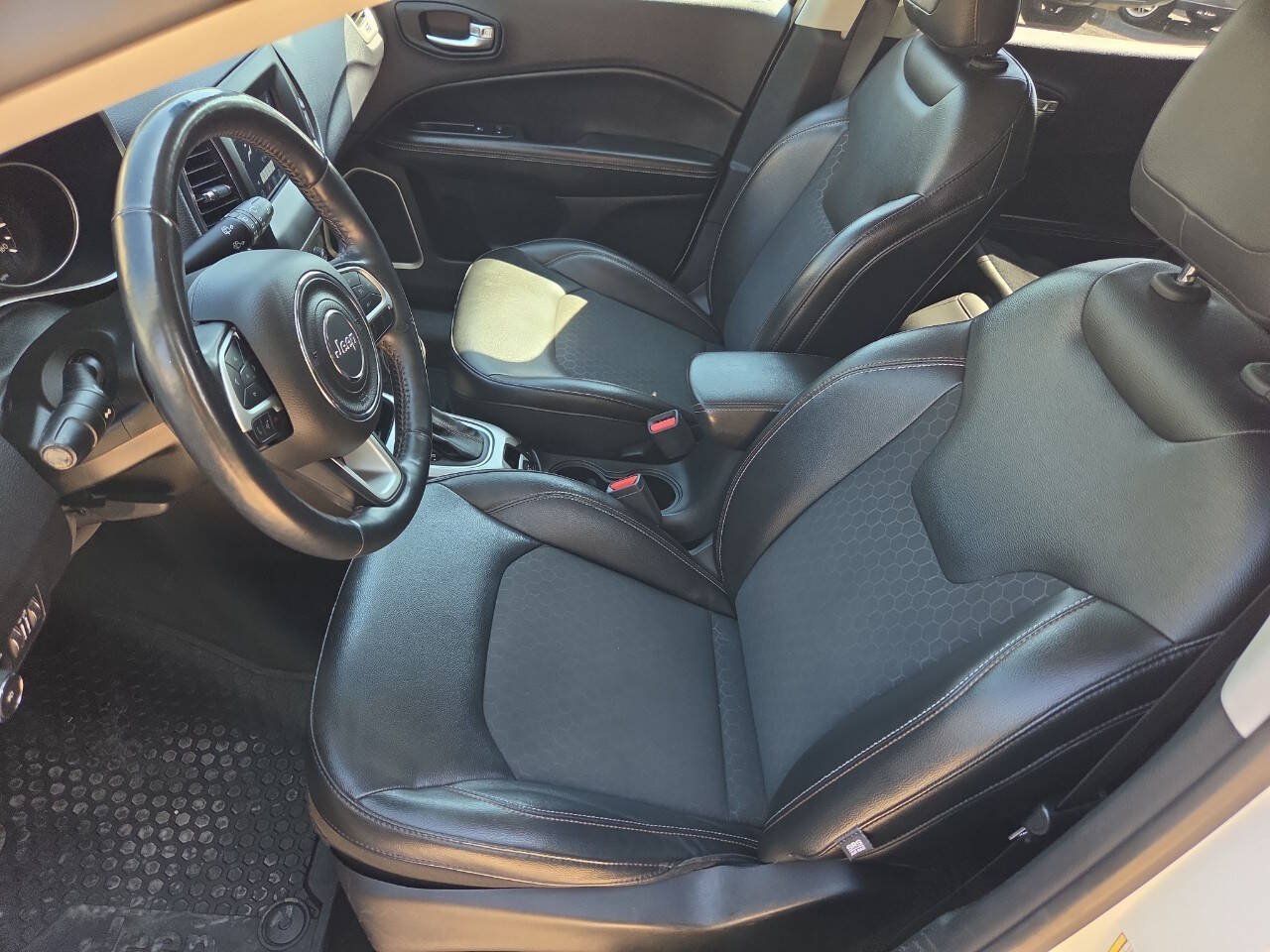 Used 2018 Jeep Compass Latitude w/ Popular Equipment Group AWD/4WD image 17