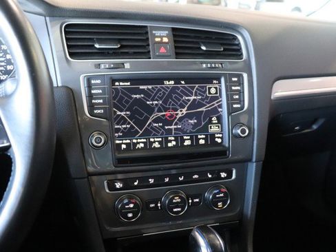 Used 2016 Volkswagen e-Golf SEL Premium image 38