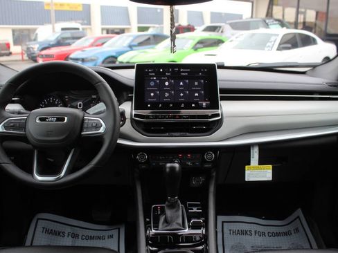 Used 2025 Jeep Compass Limited AWD/4WD image 19