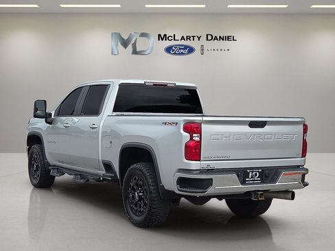 Used 2021 Chevrolet Silverado 2500 LT w/ Convenience Package AWD/4WD image 4