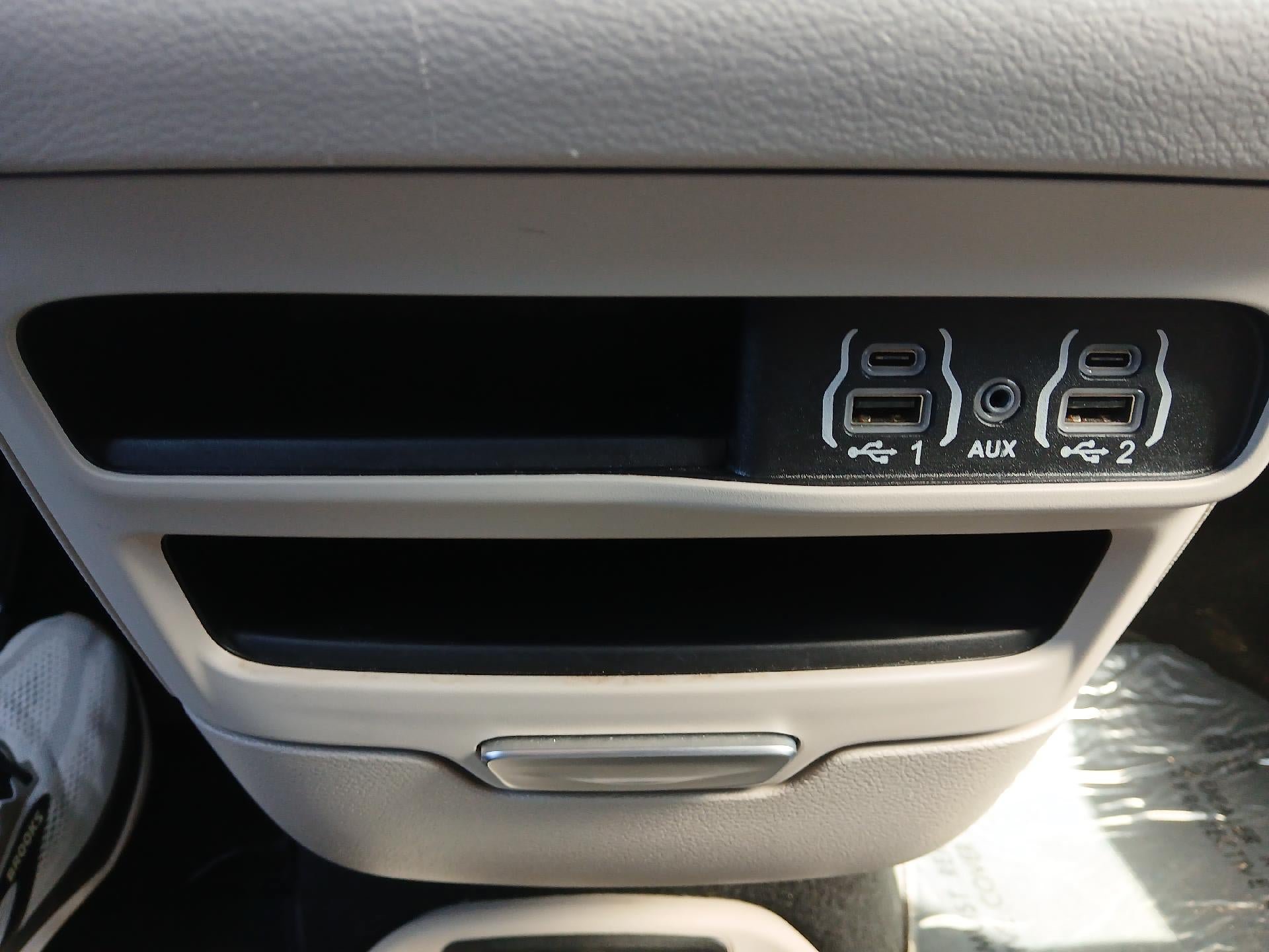 Used 2024 Chrysler Pacifica Touring-L FWD image 36