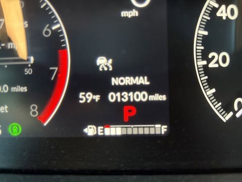 Certified 2025 Honda Pilot Touring image 18
