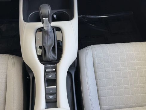 Used 2025 Honda HR-V LX image 21