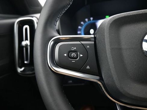 Used 2023 Volvo XC40 B5 Plus w/ Protection Package Premier image 23