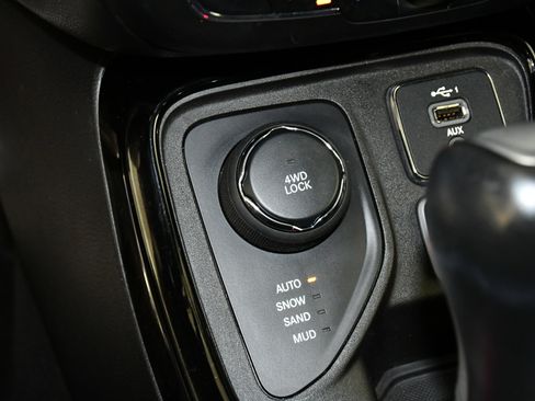 Used 2020 Jeep Compass Latitude image 31