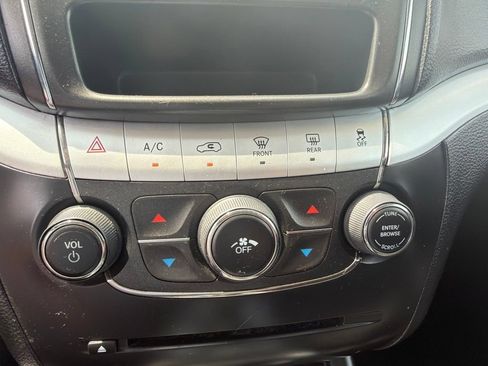 Used 2019 Dodge Journey SE w/ Connectivity Group FWD image 17