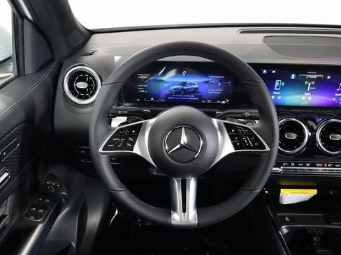 New 2026 Mercedes-Benz GLB 250 image 3