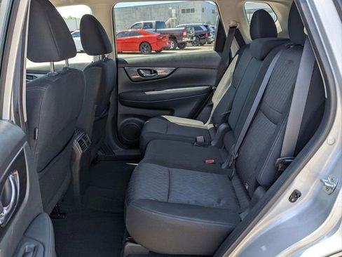 Used 2017 Nissan Rogue SV w/ SV Premium Package image 22