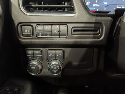 Used 2023 GMC Yukon XL AT4 AWD/4WD image 10