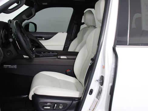 Used 2024 Lexus LX 600 4WD w/ Luxury Package image 30