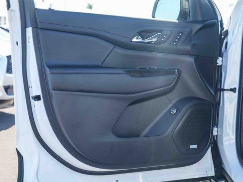 Used 2023 GMC Acadia AT4 w/ Technology Package image 18