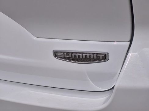 Used 2025 Jeep Grand Cherokee Summit AWD/4WD image 10