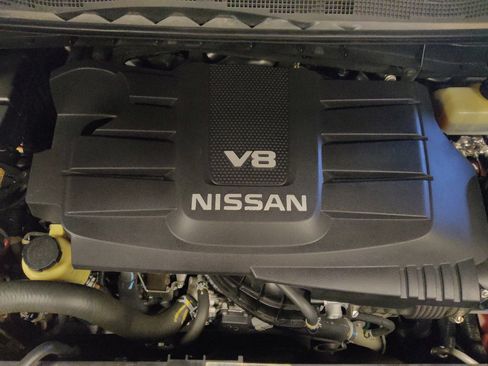 Used 2019 Nissan Titan SV w/ SV Convenience Package image 30