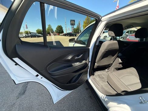 Used 2024 GMC Terrain SLE w/ Driver Convenience Package FWD image 22