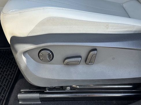 Used 2022 Volkswagen Tiguan SE R-Line image 22