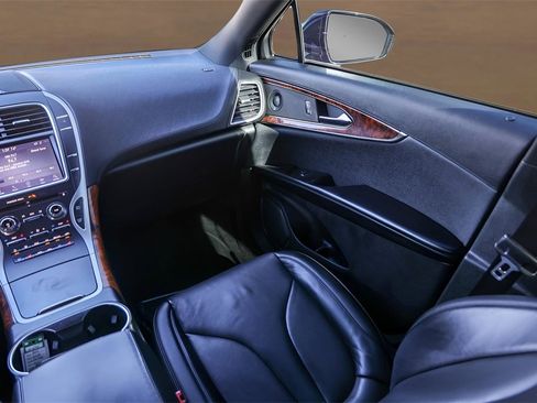 Used 2020 Lincoln Nautilus Reserve w/ Monochromatic Package image 26