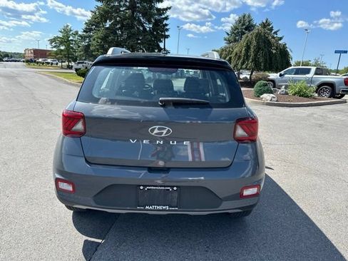 Used 2026 Hyundai Venue SEL FWD image 4