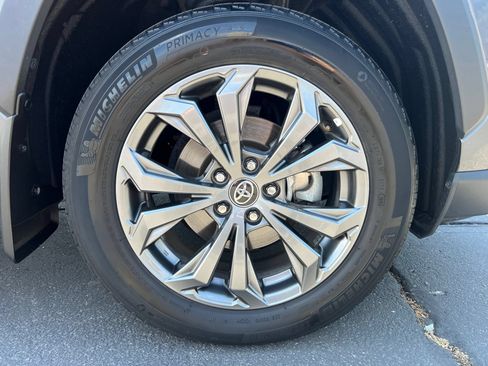 Certified 2023 Toyota RAV4 XLE Premium AWD/4WD image 31