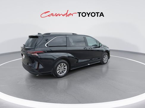 Certified 2026 Toyota Sienna XLE image 8
