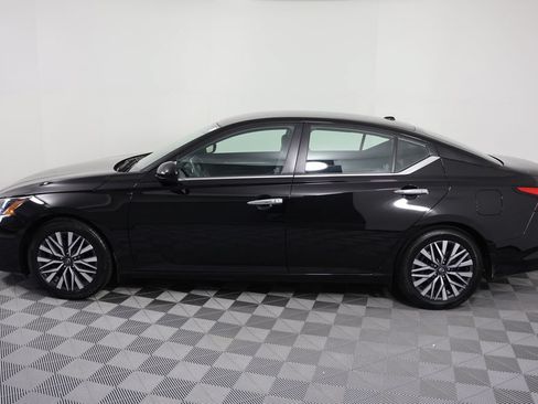 Used 2023 Nissan Altima 2.5 SV FWD image 5