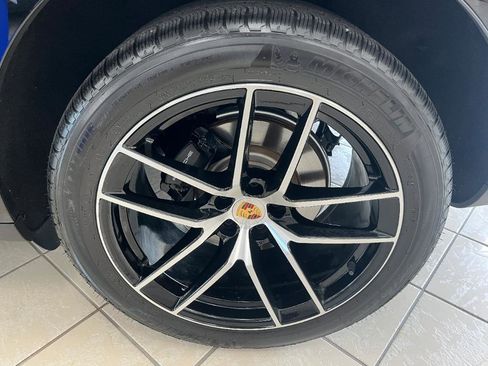 Used 2024 Porsche Macan image 21