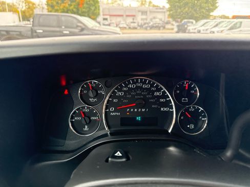 Used 2024 Chevrolet Express 2500 w/ Driver Convenience Package image 17