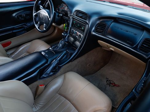 Used 2000 Chevrolet Corvette Coupe image 13