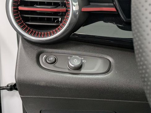 Used 2025 Chevrolet Trax RS w/ Sunroof Package image 20