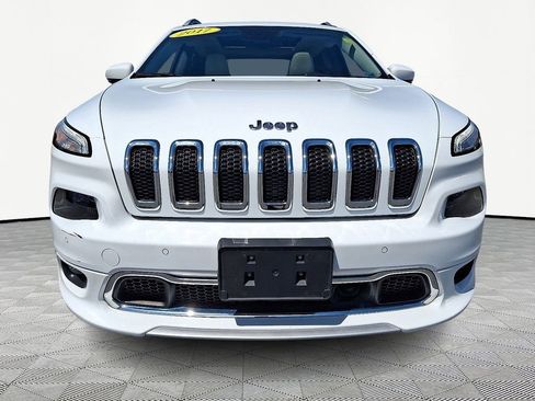 Used 2017 Jeep Cherokee Overland w/ Technology Group AWD/4WD image 2