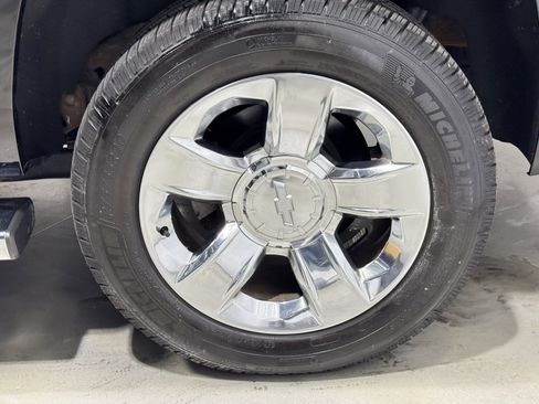 Used 2019 Chevrolet Suburban LT w/ LT Signature Package image 8