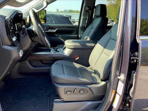 New 2025 GMC Sierra 3500 SLT w/ SLT Premium Package AWD/4WD image 9